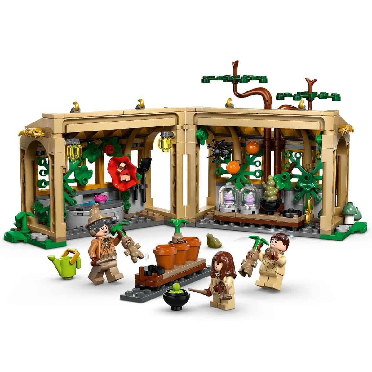 lego-harry-potter-hogwarts-satosu-bitkibilim-dersi-76445-90643533-sw1200sh1200 LEGO Harry Potter Hogwarts Şatosu: Bitkibilim Dersi 76445 - Görsel 1