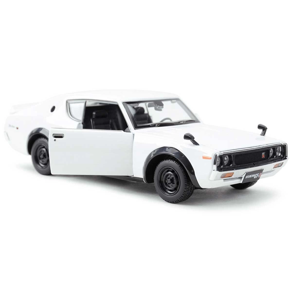 maisto-1-24-1973-nissan-skyline-2000gt-r-kpgc110-88915139-sw1200sh1200 Maisto 1/24 1973 Nissan Skyline 2000GT-R KPGC110 - Görsel 1